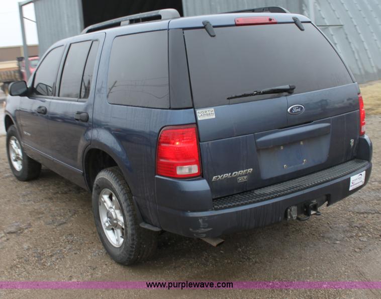 image for item A7307 2004 Ford Explorer XLT SUV