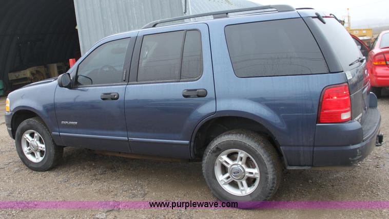 image for item A7307 2004 Ford Explorer XLT SUV