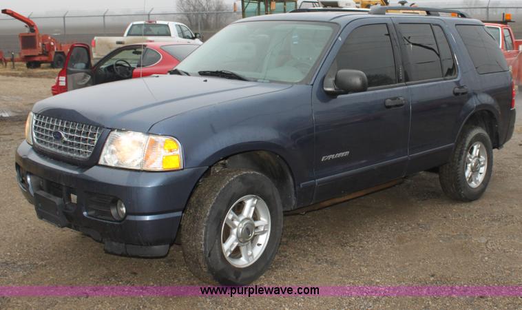 image for item A7307 2004 Ford Explorer XLT SUV