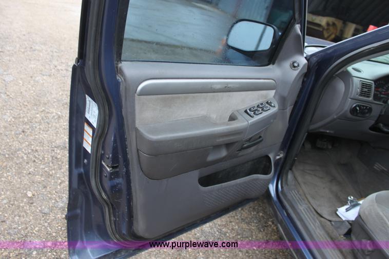 image for item A7307 2004 Ford Explorer XLT SUV