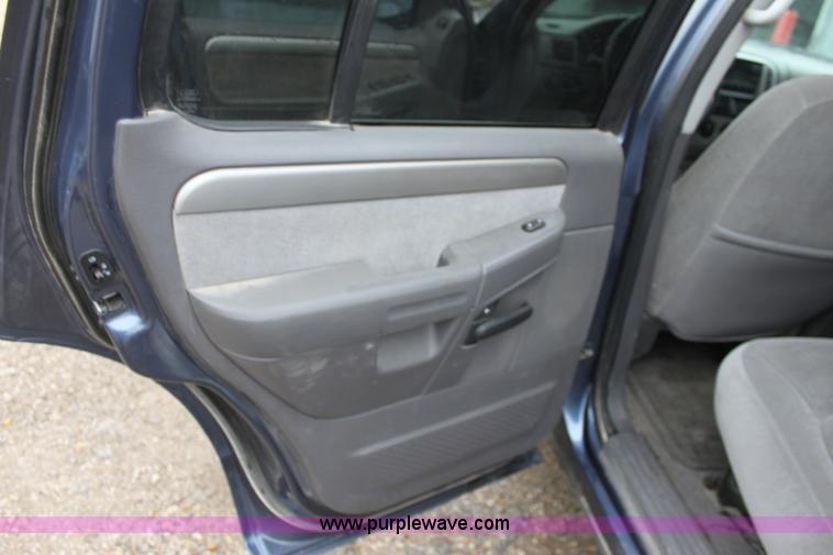 image for item A7307 2004 Ford Explorer XLT SUV