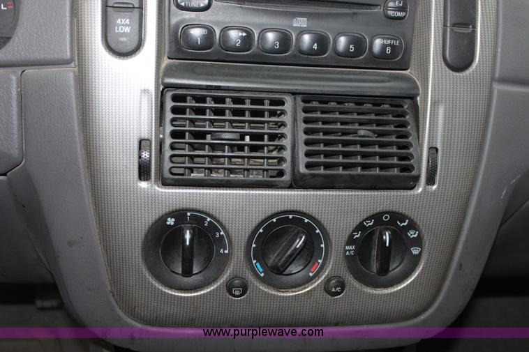 image for item A7307 2004 Ford Explorer XLT SUV