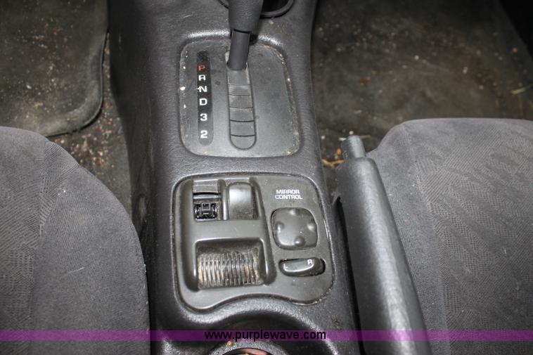 image for item A7308 2001 Saturn SC2