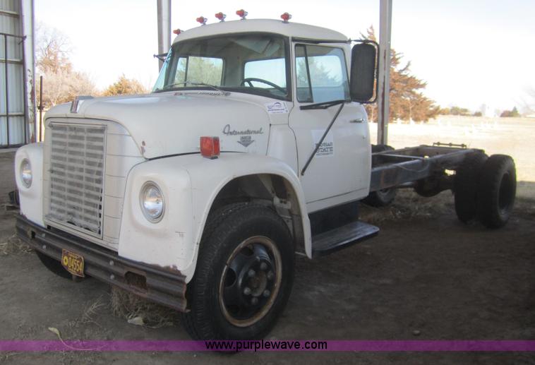 image for item B5660 1970 International Loadstar 1600 truck cab and chassis