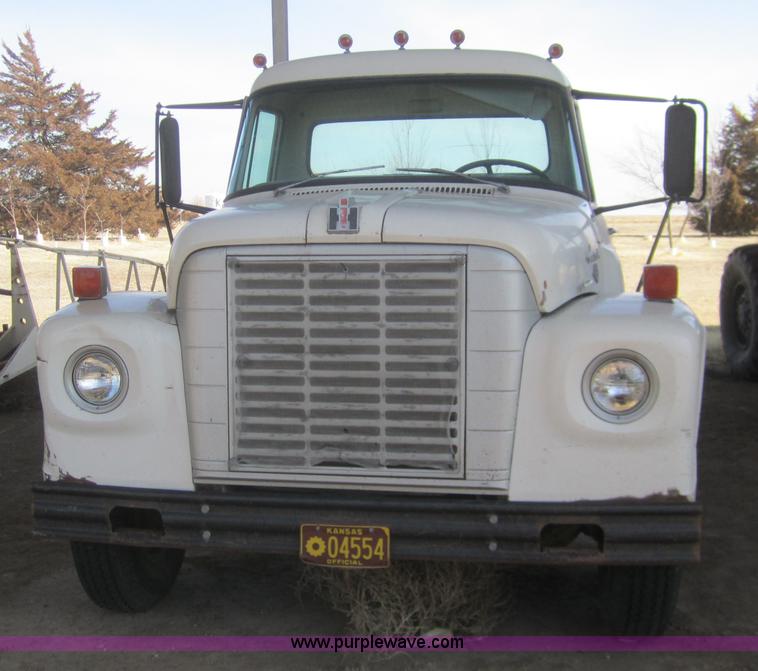 image for item B5660 1970 International Loadstar 1600 truck cab and chassis