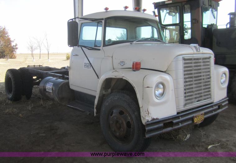 image for item B5660 1970 International Loadstar 1600 truck cab and chassis