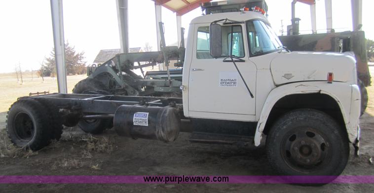 image for item B5660 1970 International Loadstar 1600 truck cab and chassis