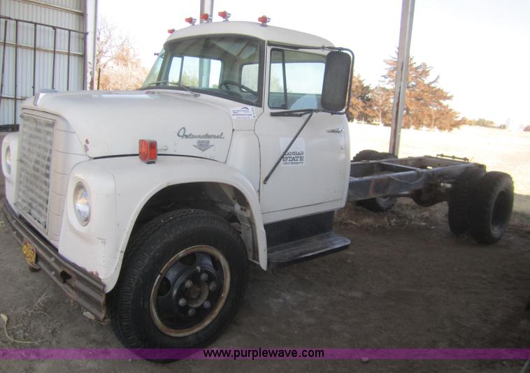 image for item B5660 1970 International Loadstar 1600 truck cab and chassis