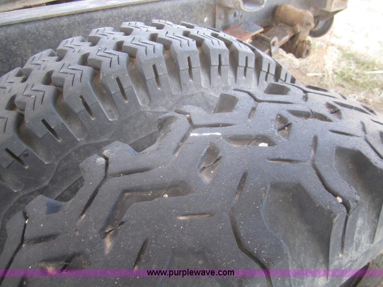 image for item B5660 1970 International Loadstar 1600 truck cab and chassis