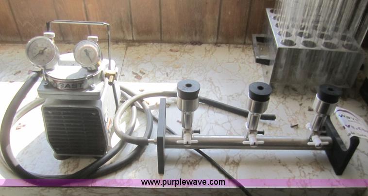 image for item B5664 Gast vacuum pump/vac