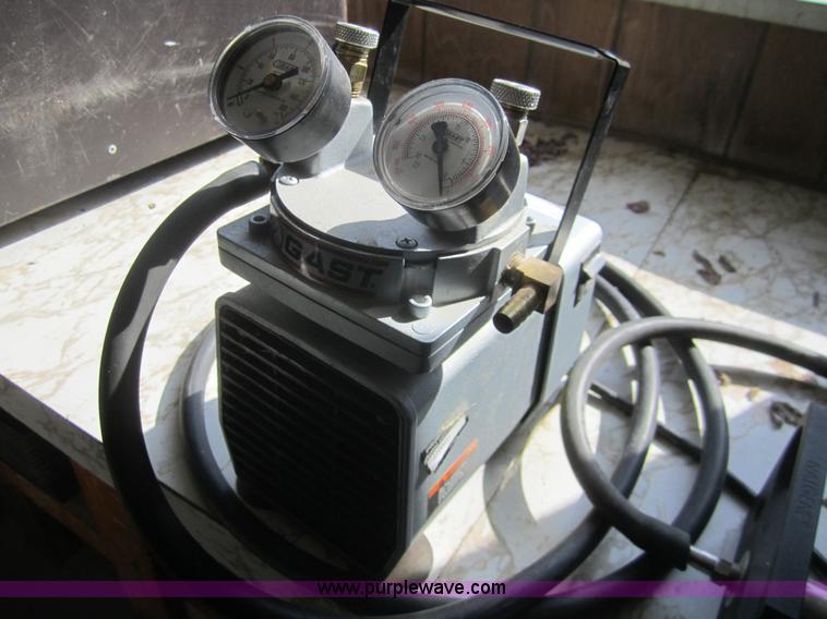 image for item B5664 Gast vacuum pump/vac