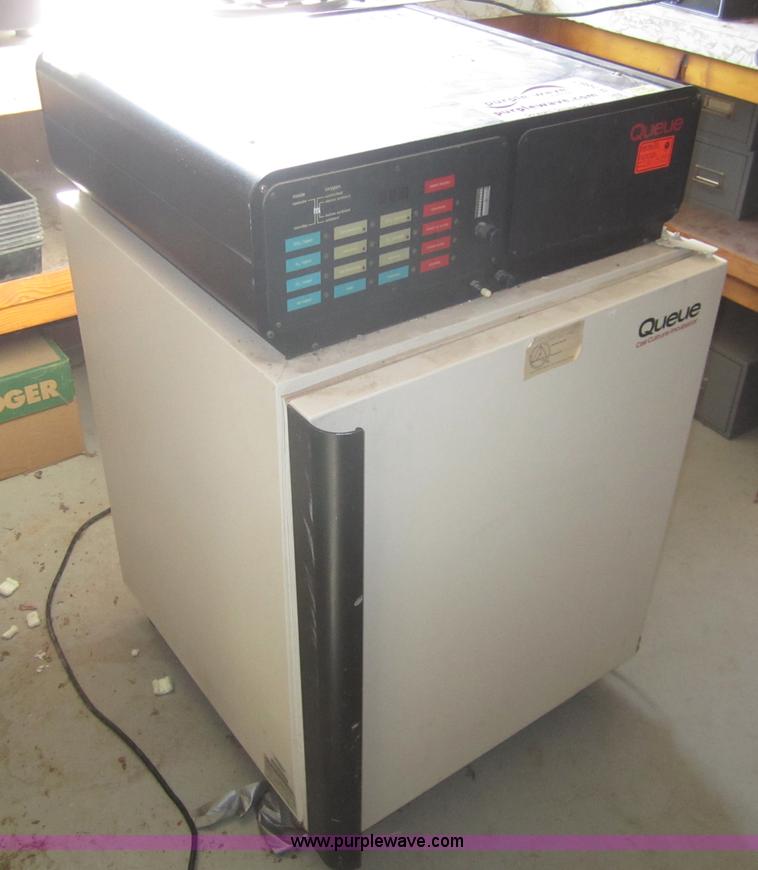 image for item B5667 Queue Cell culture incubator