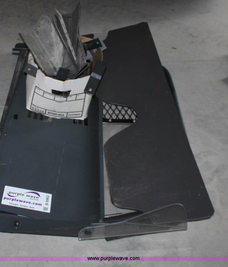 image for item B8962 Police cage