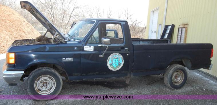 image for item C4001 1990 Ford F150 Custom pickup truck