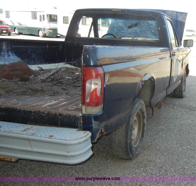 image for item C4001 1990 Ford F150 Custom pickup truck