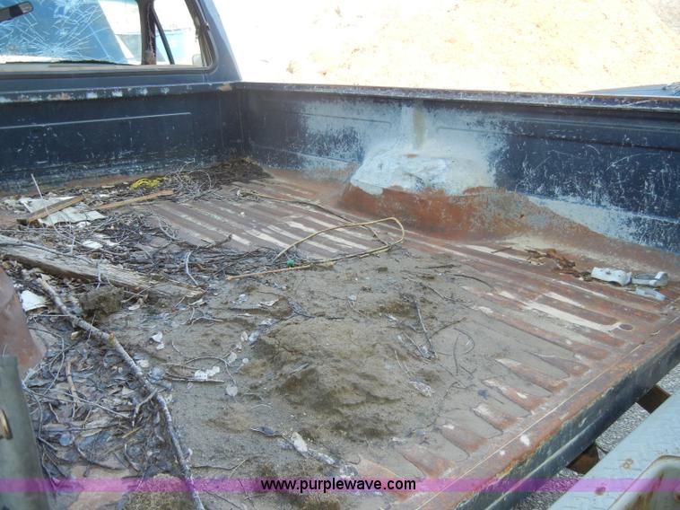 image for item C4001 1990 Ford F150 Custom pickup truck