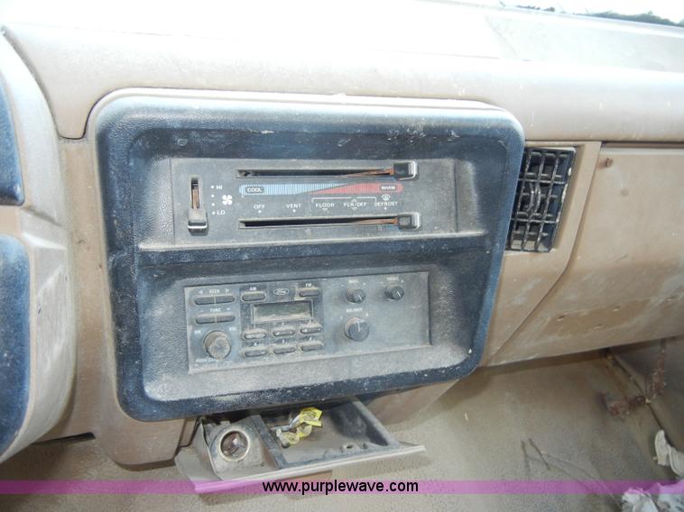 image for item C4001 1990 Ford F150 Custom pickup truck