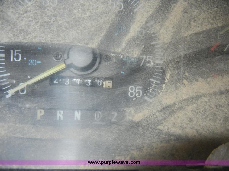image for item C4001 1990 Ford F150 Custom pickup truck