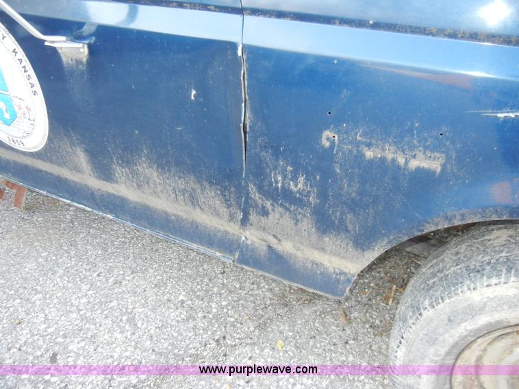image for item C4001 1990 Ford F150 Custom pickup truck
