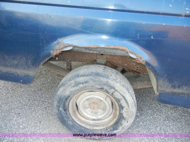 image for item C4001 1990 Ford F150 Custom pickup truck