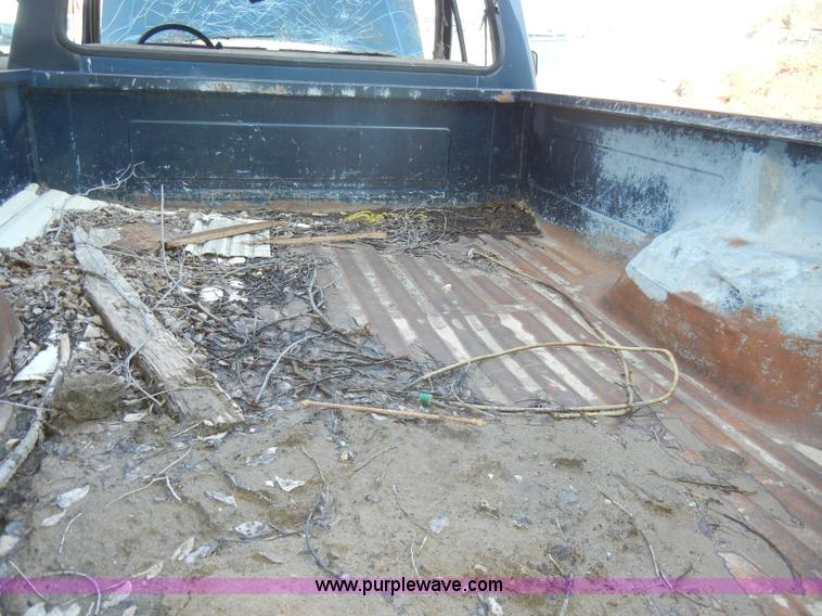 image for item C4001 1990 Ford F150 Custom pickup truck