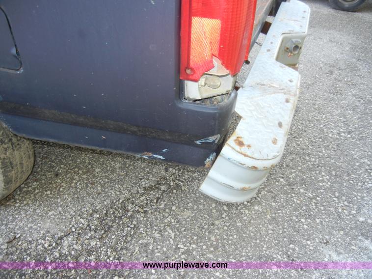image for item C4001 1990 Ford F150 Custom pickup truck