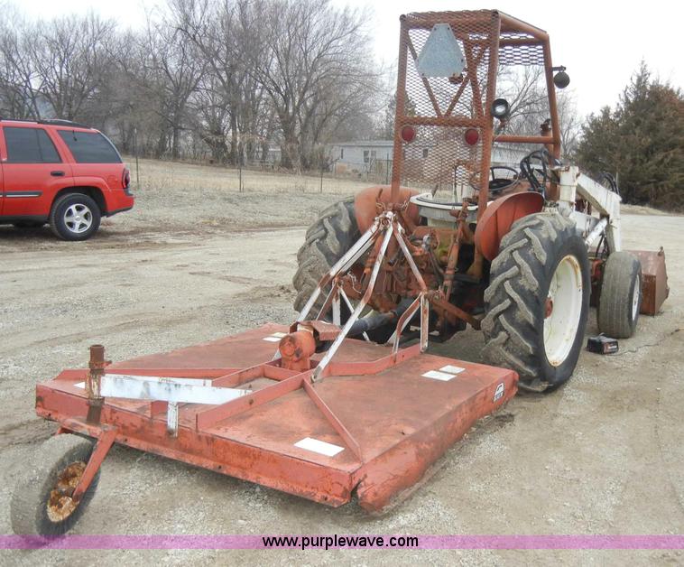 image for item C4003 International 600 tractor