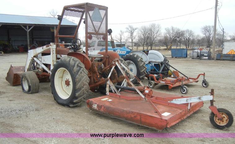 image for item C4003 International 600 tractor