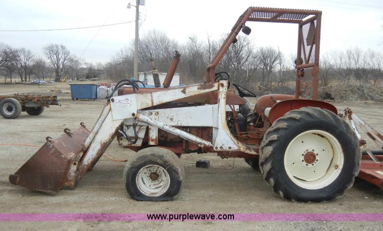 image for item C4003 International 600 tractor