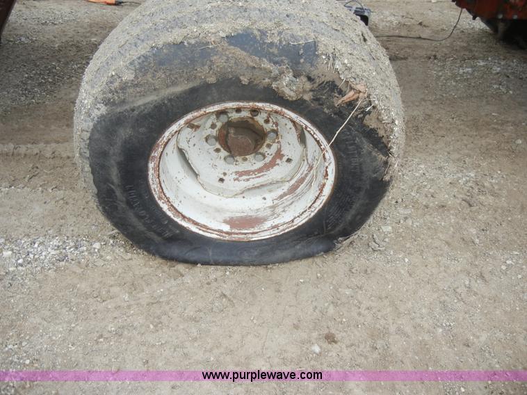 image for item C4003 International 600 tractor