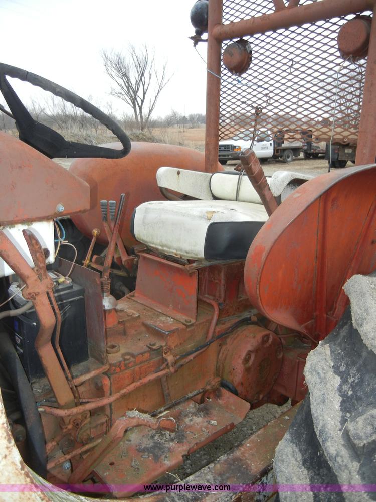 image for item C4003 International 600 tractor