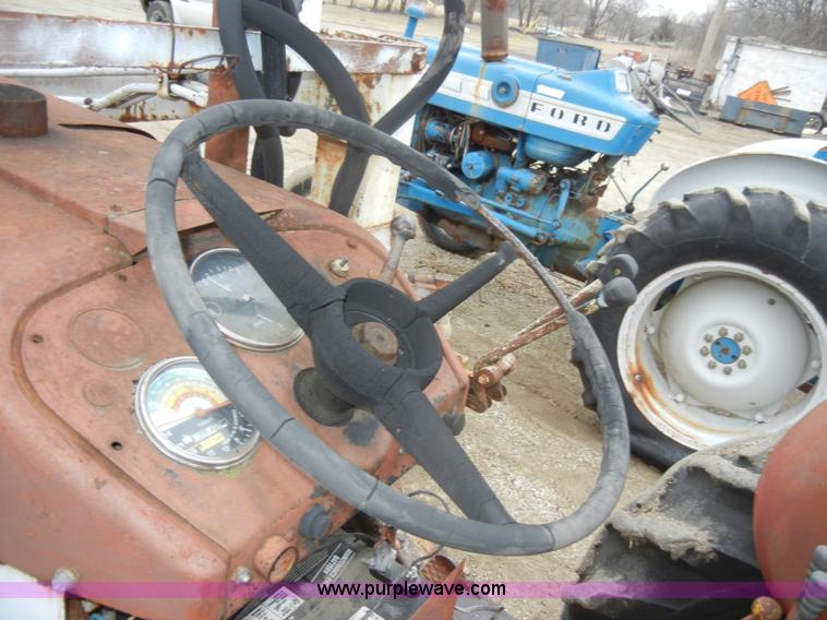 image for item C4003 International 600 tractor