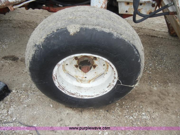 image for item C4003 International 600 tractor