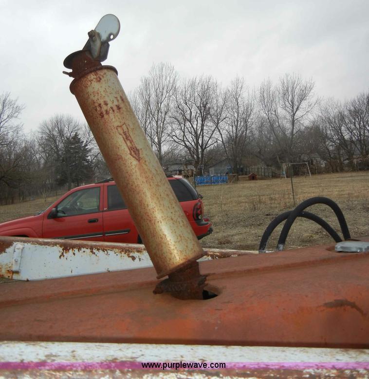 image for item C4003 International 600 tractor