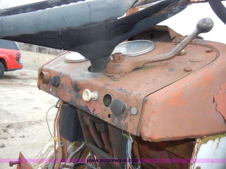 image for item C4003 International 600 tractor