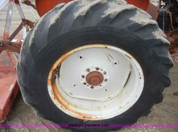 image for item C4003 International 600 tractor