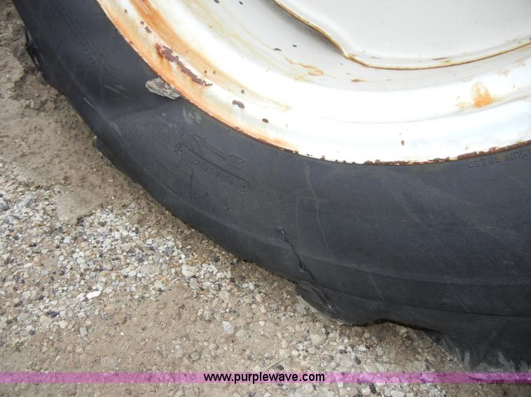 image for item C4003 International 600 tractor