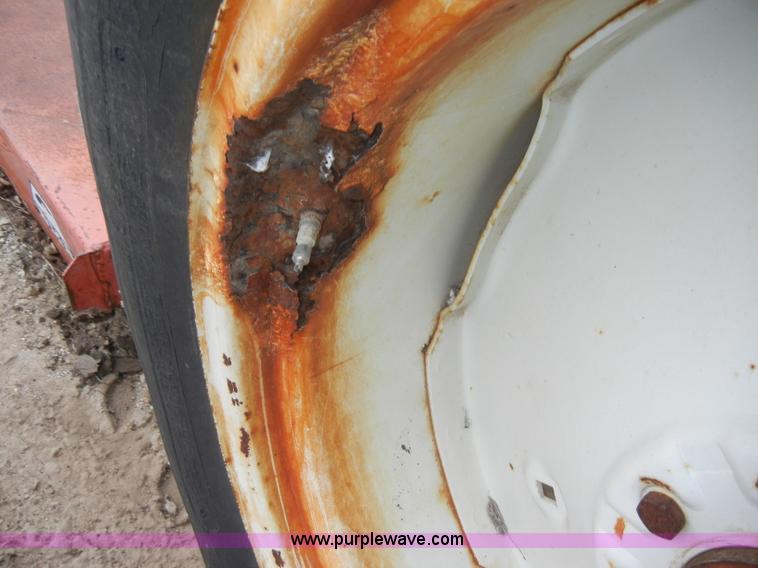 image for item C4003 International 600 tractor