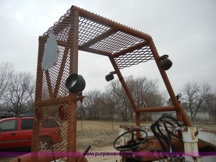 image for item C4003 International 600 tractor