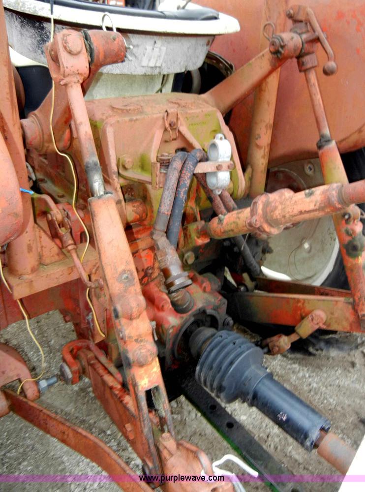 image for item C4003 International 600 tractor