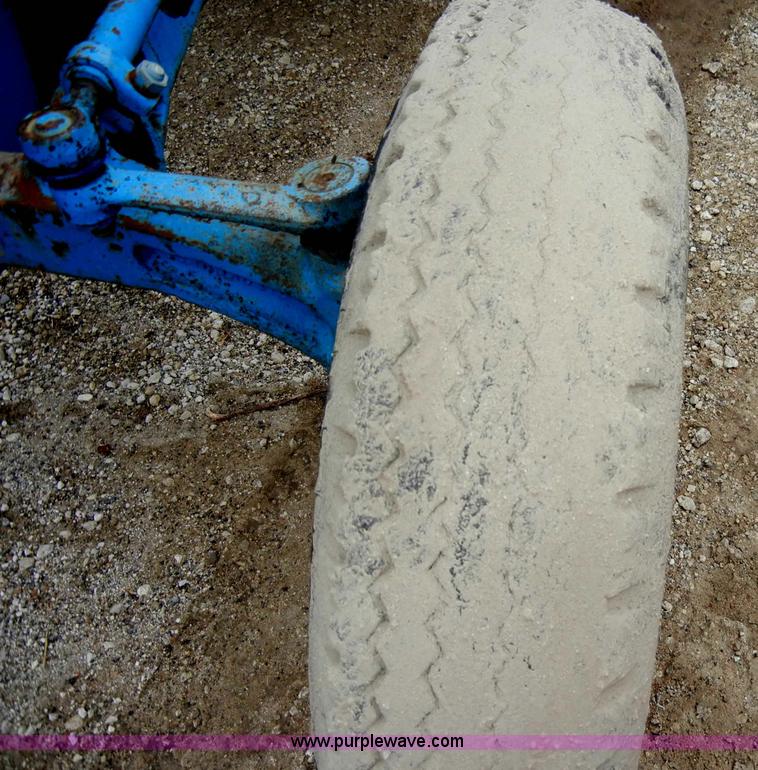 image for item C4004 Ford 3400 tractor