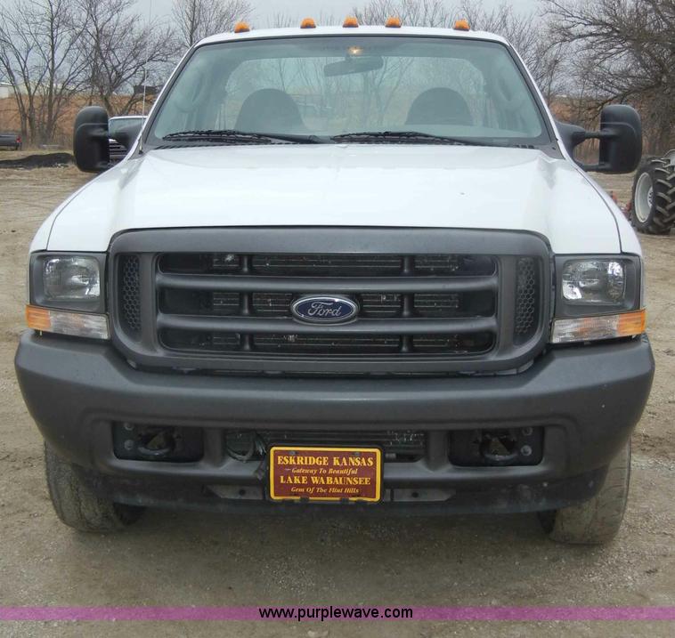 image for item C4005 2004 Ford F350 XL Super Duty pickup truck cab and chassis