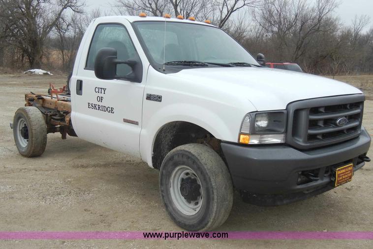image for item C4005 2004 Ford F350 XL Super Duty pickup truck cab and chassis