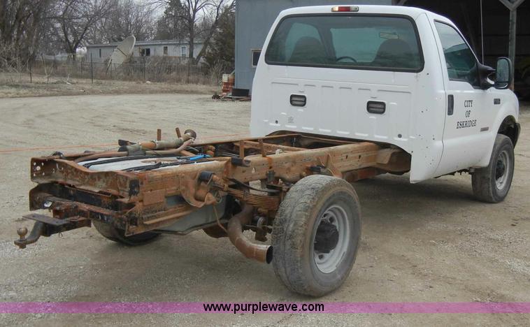 image for item C4005 2004 Ford F350 XL Super Duty pickup truck cab and chassis