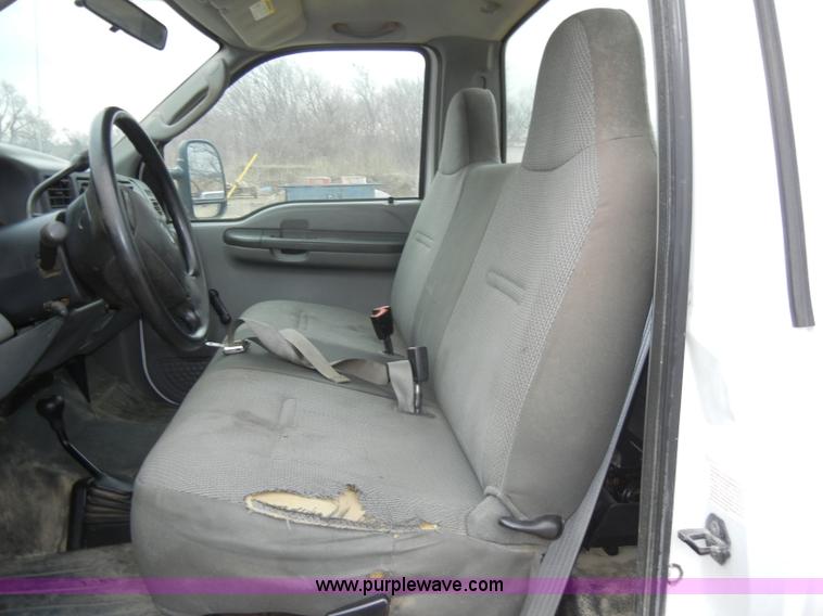 image for item C4005 2004 Ford F350 XL Super Duty pickup truck cab and chassis