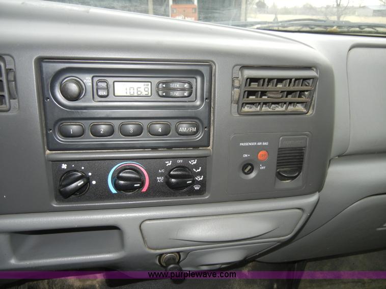 image for item C4005 2004 Ford F350 XL Super Duty pickup truck cab and chassis