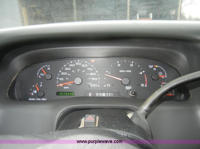 image for item C4005 2004 Ford F350 XL Super Duty pickup truck cab and chassis