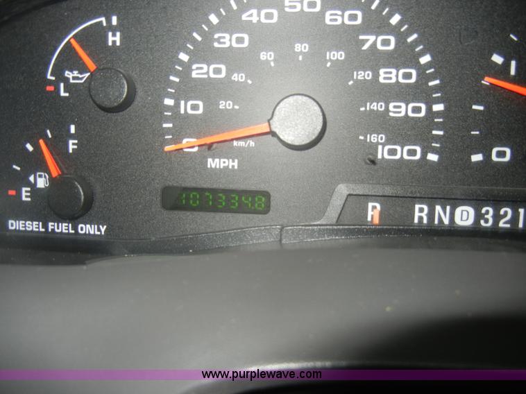 image for item C4005 2004 Ford F350 XL Super Duty pickup truck cab and chassis