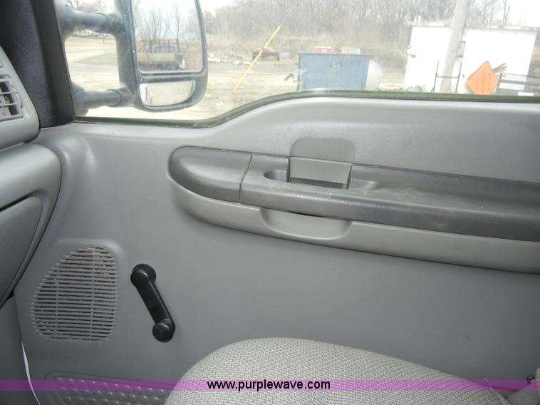 image for item C4005 2004 Ford F350 XL Super Duty pickup truck cab and chassis