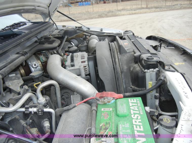 image for item C4005 2004 Ford F350 XL Super Duty pickup truck cab and chassis